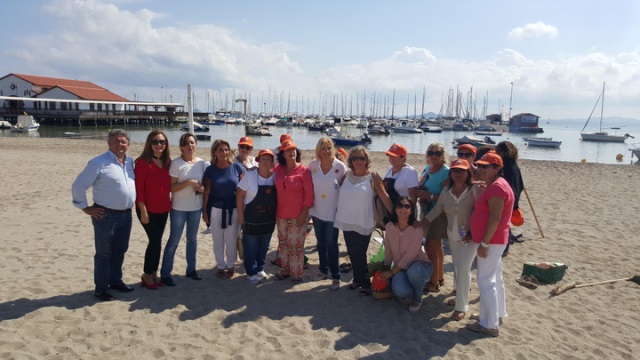 Varias mujeres aguileñas participaron ayer en los actos del Día del Ama de Casa que se celebraron en Los Alcázares