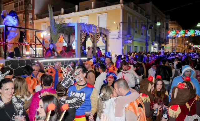 Qué hacer si está interesado en sacar barras a la calle y ampliar el horario de cierre, el próximo sábado, en Águilas