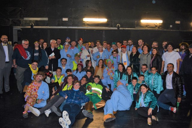 La murga “Los ciegos, ciegos perdíos” pone en pie al público congregado en el Auditorio de Águilas