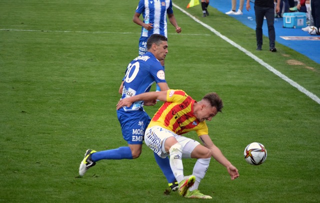El Águilas vuelve a ceder dos puntos en un partido que ganaba 2-0 en el 85’ y que cambió tras la expulsión de Junior L