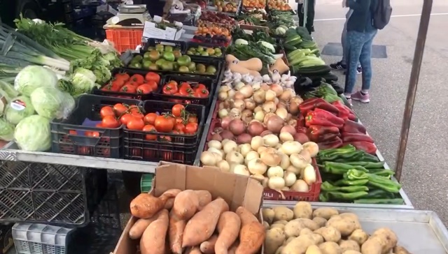 IU-Verdes de Águilas inicia este sábado en el mercado semanal una recogida de firmas “por el derecho a la vivienda”