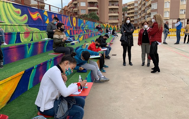 El colegio Urci de Águilas se adhiere al programa ‘Aire Limpio’ impartiendo diferentes clases en el patio del centro educativo