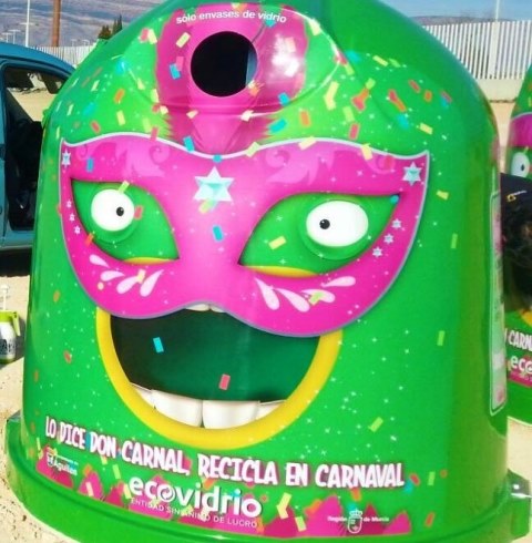El Ayuntamiento de Águilas y Ecovidrio lanzan la campaña 'Lo dice Don Carnal, recicla vidrio en Carnaval'