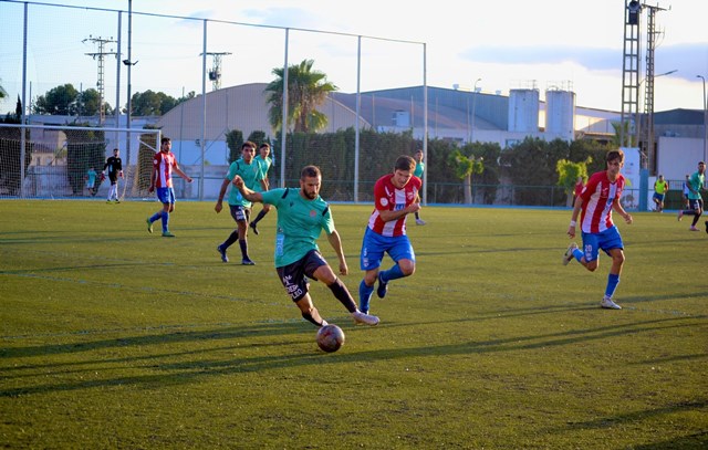 El Águilas vence por cero goles a tres al Alcantarilla y vuelve a dormir como líder provisional -y virtual- del Grupo XIII