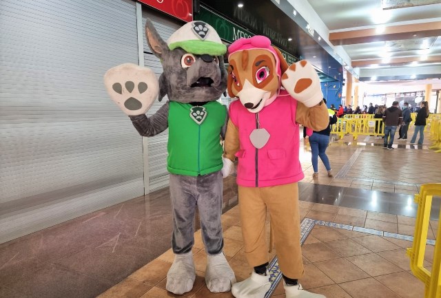 La Patrulla Canina acompaña a los niños de Águilas en sus vacunaciones contra la Covid-19