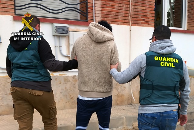 La Guardia Civil detiene a dos jóvenes residentes en Águilas por robar en dos establecimientos de Ramonete y Cañada Gallego
