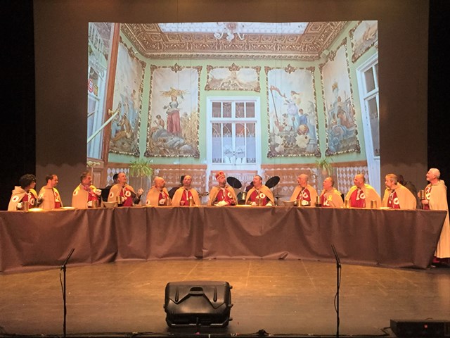  La murga aguileña ‘Los ciegos, ciegos perdíos’ vuelve a poner en pie al público del Auditorio Infanta Doña Elena 