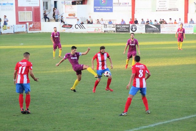 El Águilas FC sufre su primera derrota ante el Olímpico de Totana