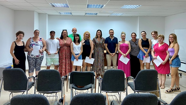 Los participantes de dos cursos de formación realizados en Águilas reciben sus certificados de profesionalidad