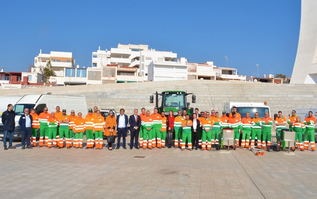 La empresa adjudicataria del servicio de limpieza en Águilas renovará toda la flota de vehículos, así como los contenedores y papeleras