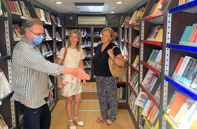 Calabardina recibe, un verano más, al Bibliobús