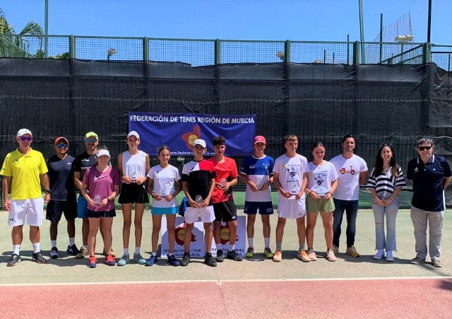 70 deportistas participan en el Campeonato Regional Infantil de Tenis celebrado en Águilas