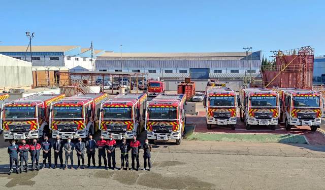 El parque de bomberos de Águilas cuenta desde hoy con un nuevo vehículo de extinción de incendios