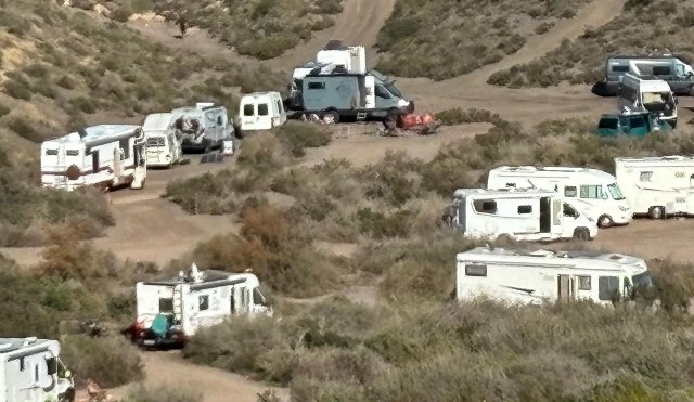 El PP exige el cumplimiento de la Ordenanza Municipal para el control de autocaravanas en espacios protegidos de Águilas
