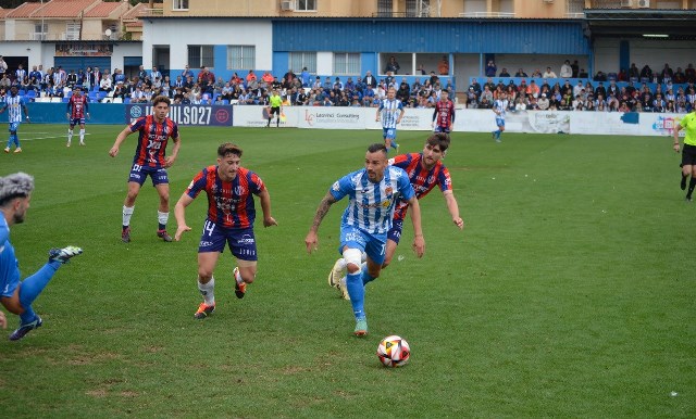 El Águilas empata ante el Yeclano y dice adiós al playoff tras un partido marcado por la intensidad de su rival y un arbitraje injustificable